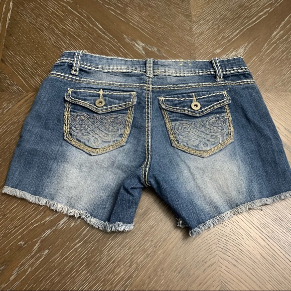 Rue 21 distressed blue denim jean shorts - Picture 2 of 9